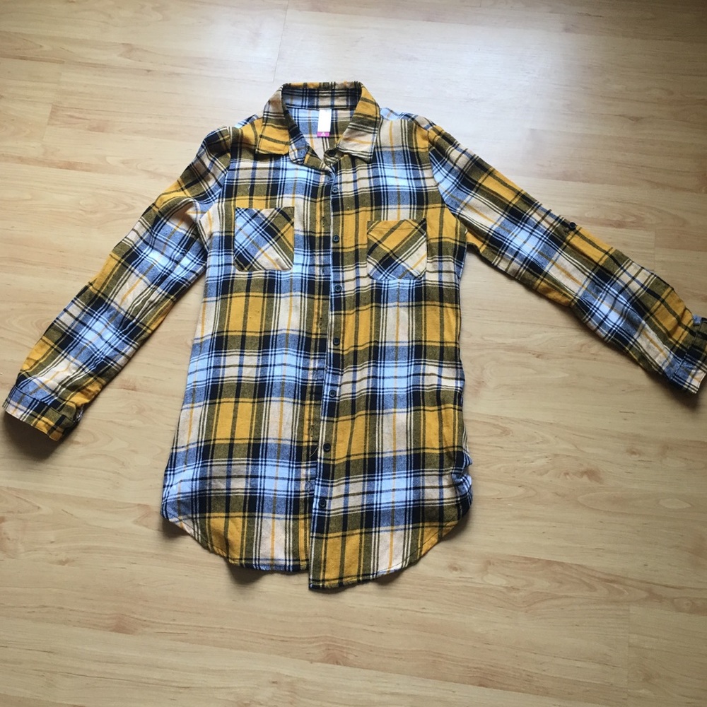 Cute plaid shirt!
